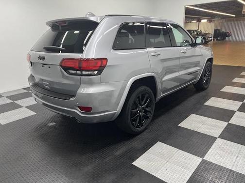 Photo 5 of 21 of 2019 Jeep Grand Cherokee Altitude