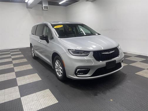 2024 Chrysler Pacifica Touring-L