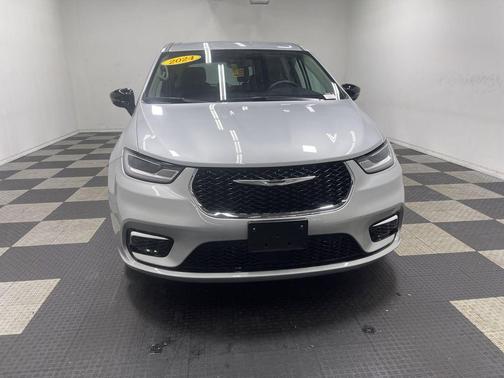 2024 Chrysler Pacifica Touring-L