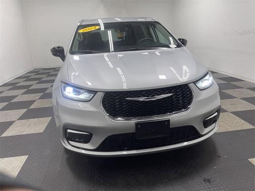2024 Chrysler Pacifica Touring-L