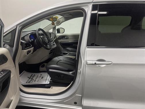 2024 Chrysler Pacifica Touring-L