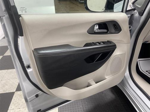 2024 Chrysler Pacifica Touring-L