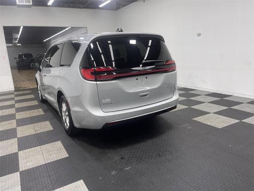 2024 Chrysler Pacifica Touring-L