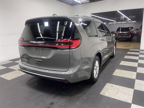 2022 Chrysler Pacifica Touring-L