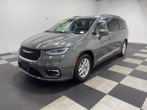 2022 Chrysler Pacifica Touring-L