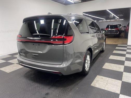 2022 Chrysler Pacifica Touring-L