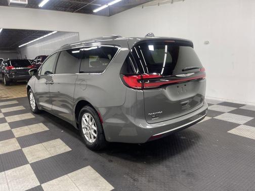 2022 Chrysler Pacifica Touring-L