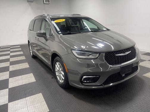 2022 Chrysler Pacifica Touring-L