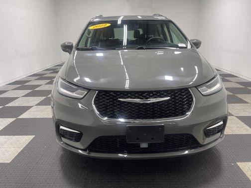 2022 Chrysler Pacifica Touring-L