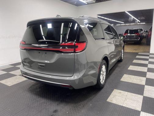 2022 Chrysler Pacifica Touring-L