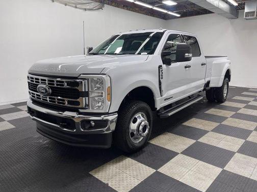 Oxford White 2026 Ford F-350 XLT
