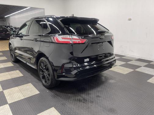 Agate Black Metallic 2024 Ford Edge SE