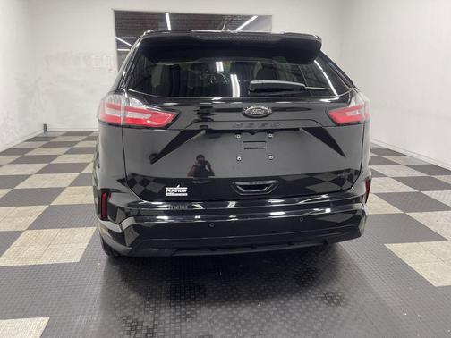 Agate Black Metallic 2024 Ford Edge SE