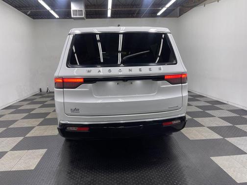 Bright White Clearcoat 2024 Jeep Wagoneer L Series II