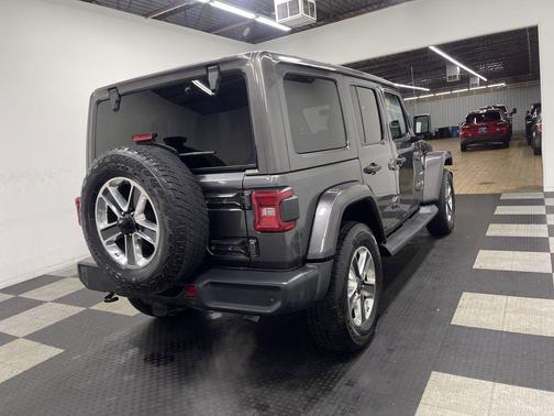 Granite Crystal Clearcoat Metallic 2018 Jeep Wrangler Unlimited Sahara
