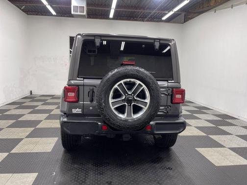Granite Crystal Clearcoat Metallic 2018 Jeep Wrangler Unlimited Sahara
