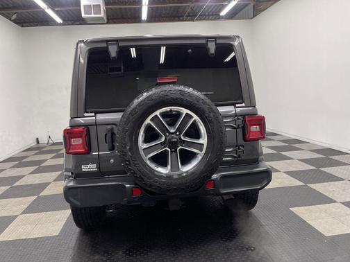Granite Crystal Clearcoat Metallic 2018 Jeep Wrangler Unlimited Sahara