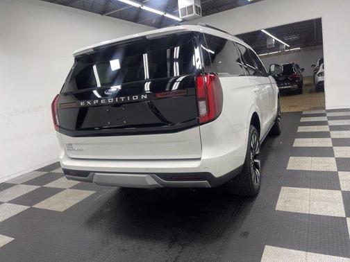 Star White 2026 Ford Expedition Platinum
