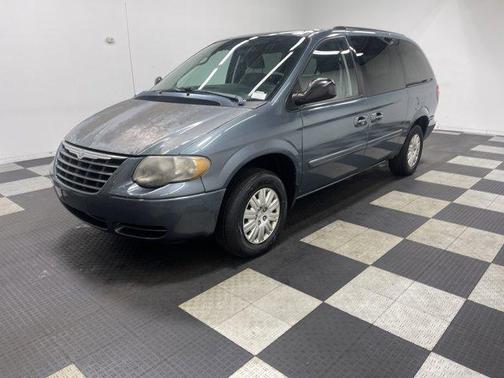 2006 Chrysler Town & Country LX
