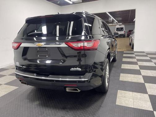 Mosaic Black Metallic 2021 Chevrolet Traverse High Country