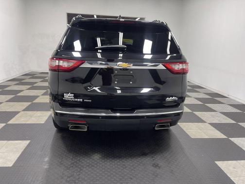 Mosaic Black Metallic 2021 Chevrolet Traverse High Country