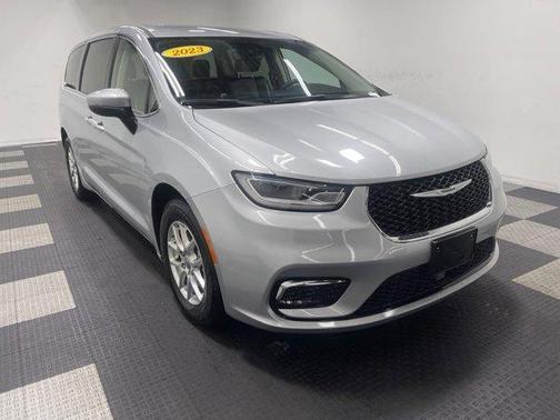 2023 Chrysler Pacifica Touring-L