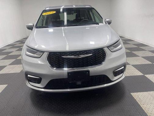 2023 Chrysler Pacifica Touring-L