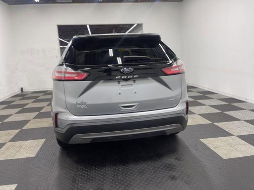 Iconic Silver Metallic 2024 Ford Edge SEL