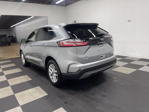Iconic Silver Metallic 2024 Ford Edge SEL