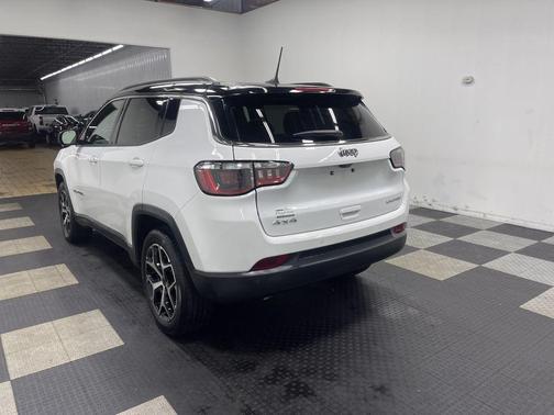 Bright White Clearcoat 2025 Jeep Compass Limited