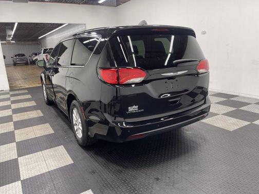2026 Chrysler Voyager LX