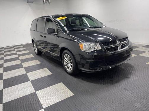 Brilliant Black Crystal Pearlcoat 2016 Dodge Grand Caravan AVP/SE