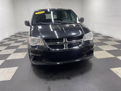 Brilliant Black Crystal Pearlcoat 2016 Dodge Grand Caravan AVP/SE