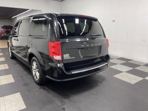 Brilliant Black Crystal Pearlcoat 2016 Dodge Grand Caravan AVP/SE
