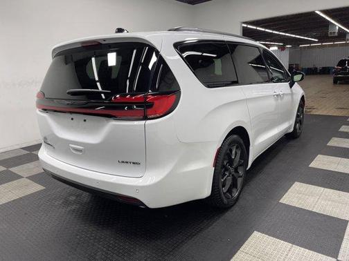 2025 Chrysler Pacifica Limited