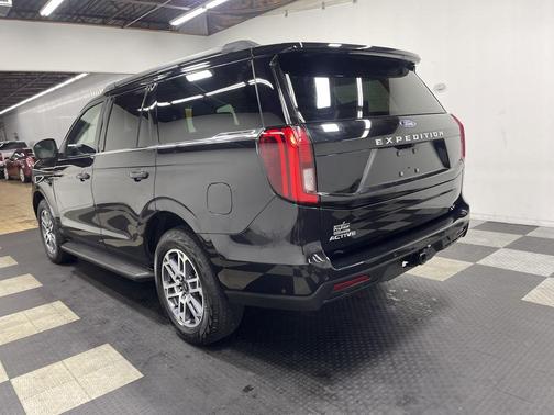 Black Metallic 2025 Ford Expedition Active