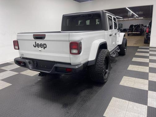 Bright White Clearcoat 2022 Jeep Gladiator Sport