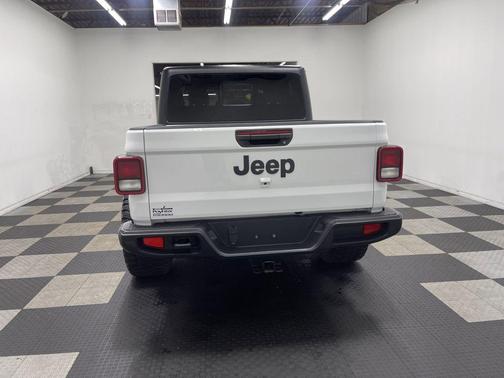 Bright White Clearcoat 2022 Jeep Gladiator Sport