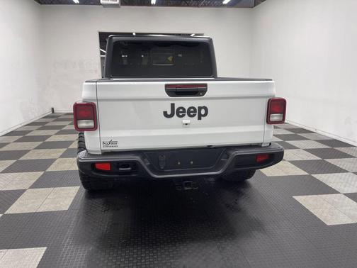 Bright White Clearcoat 2022 Jeep Gladiator Sport