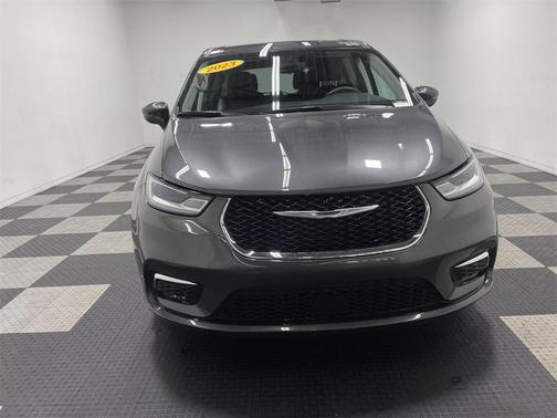 2023 Chrysler Pacifica Touring-L