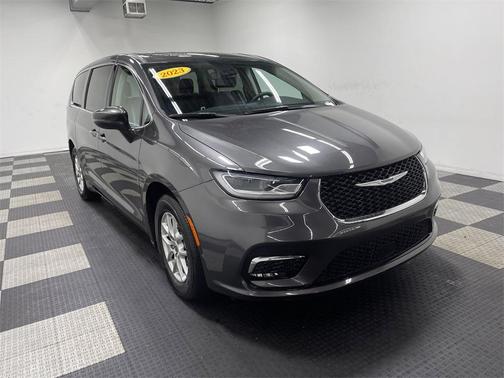 2023 Chrysler Pacifica Touring-L