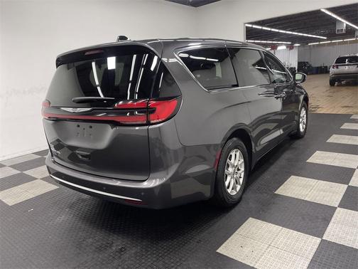 2023 Chrysler Pacifica Touring-L