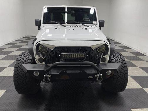Bright White Clearcoat 2013 Jeep Wrangler Unlimited Sahara