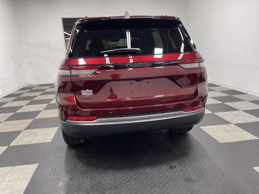 Velvet Red 2026 Jeep Grand Cherokee Laredo