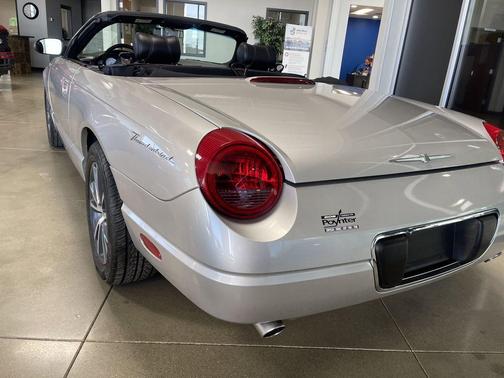 2004 Ford Thunderbird 