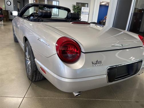 2004 Ford Thunderbird 