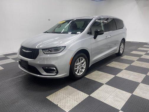 Silver Mist Clearcoat 2024 Chrysler Pacifica Touring-L
