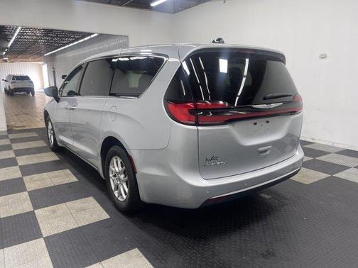 Silver Mist Clearcoat 2024 Chrysler Pacifica Touring-L