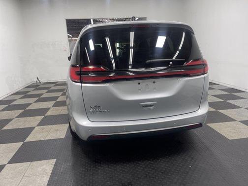 Silver Mist Clearcoat 2024 Chrysler Pacifica Touring-L