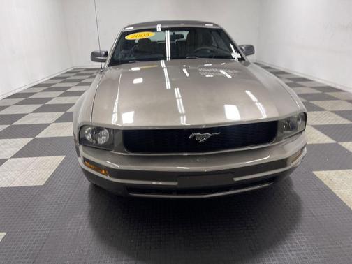 Gray 2005 Ford Mustang